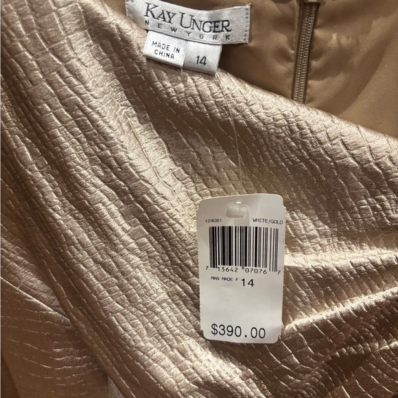 Elegant Gold tone sleeveless Dress - Picture 4 of 5